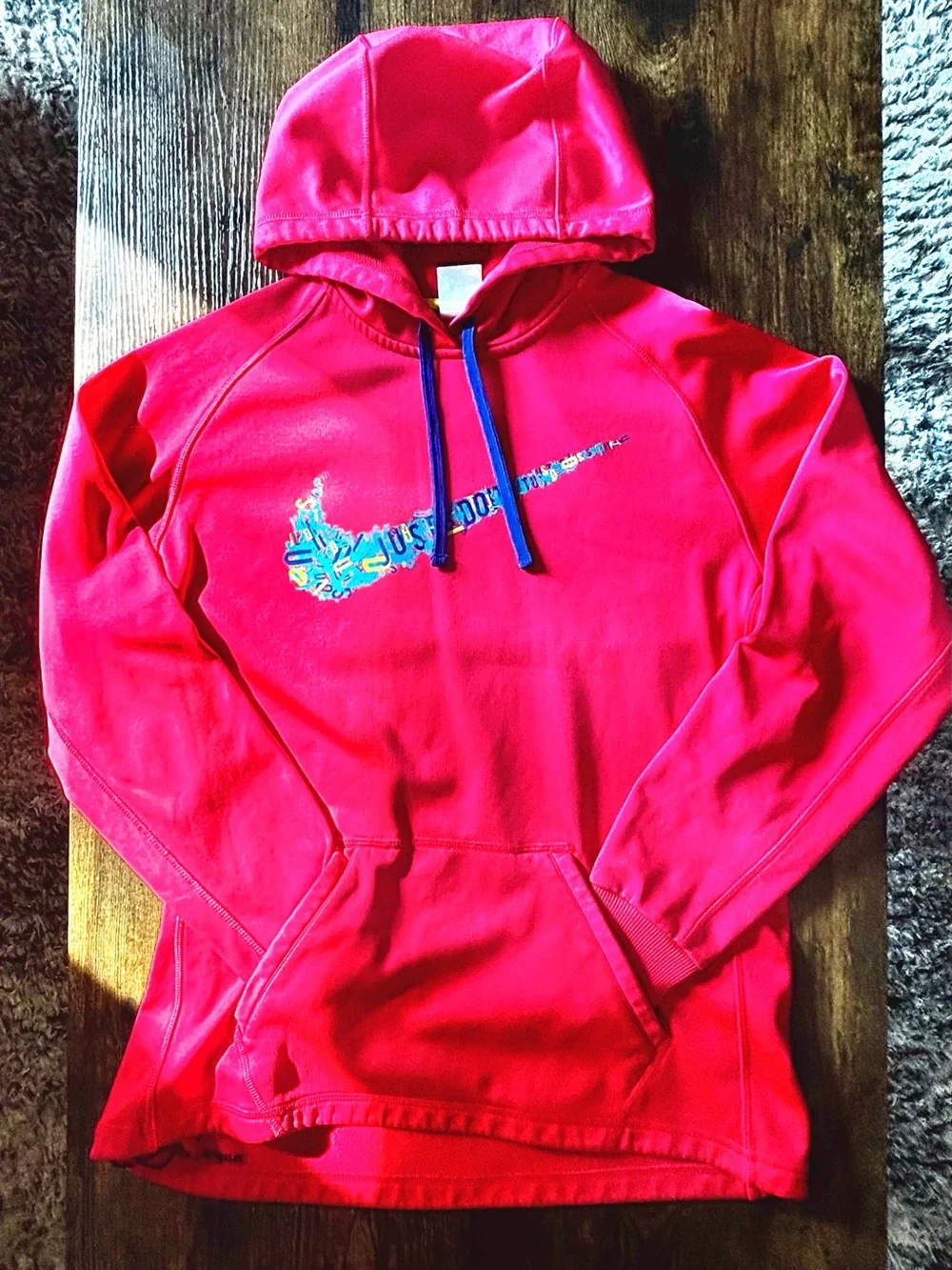 Nike Medium therma-fit Hooded Sweatshirt with Graphic Swoosh across chest